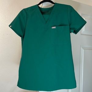 FIGS SCRUBS WOMENS LIKE NEW. HUNTER GREEN SIZE XS and SMALL PETITE